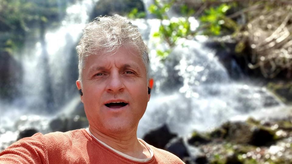 Къци Вапцаров се съблече гол и заяви, че... СНИМКА
