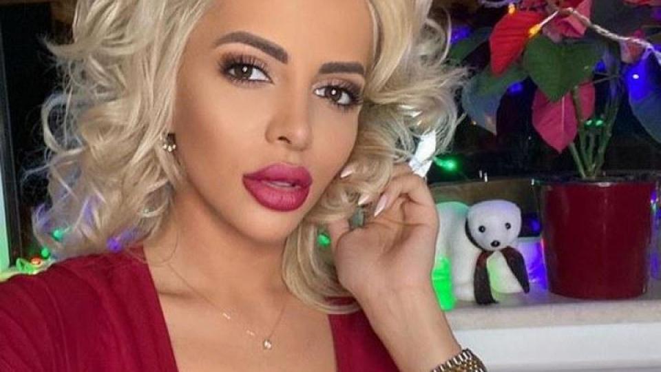 Награбиха се: Мис Плеймейт забърса чалгаджия! СНИМКИ