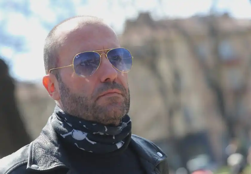 Нойзи влуди феновете! Не спират да го нападат заради...