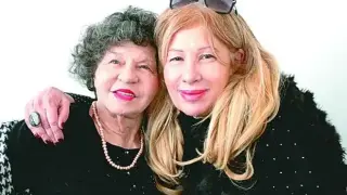 Нова драма в дома на Стоянка Мутафова: Муки е на ръба да загуби...