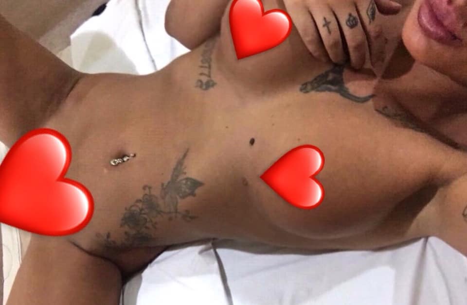 Плеймейтка показа синини след бурен секс (СНИМКА 18+)