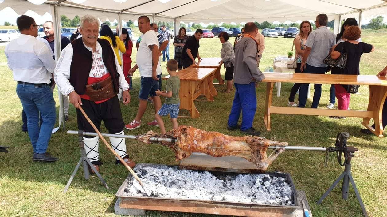 Пловдивски кмет гледа 180 говеда и върти майсторски чевермета СНИМКИ