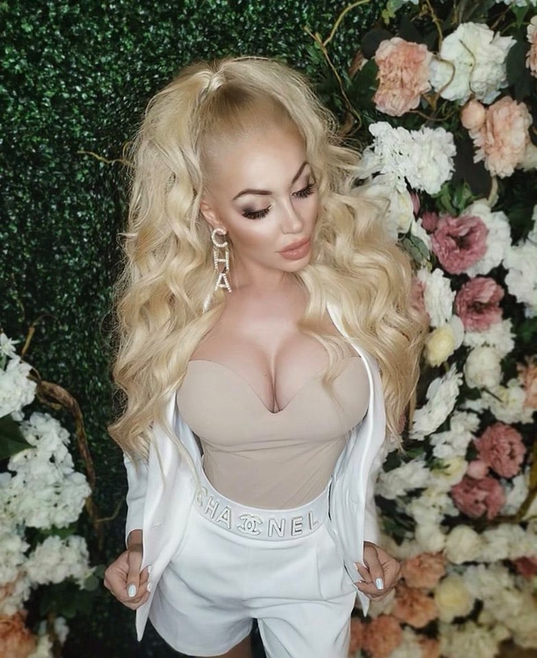 Несебърското Барби се докара като Мерилин Монро СНИМКИ 18+