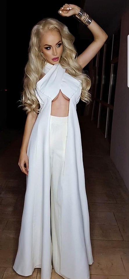 Несебърското Барби се докара като Мерилин Монро СНИМКИ 18+