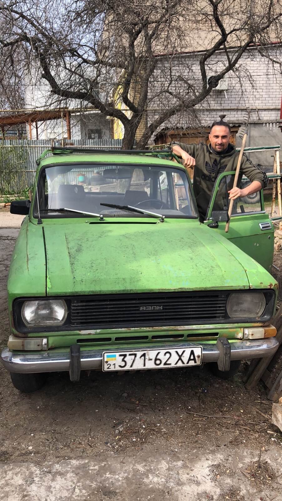 Топ моделът Али Алиев е заклещен в Украйна, спи в гараж! СНИМКИ