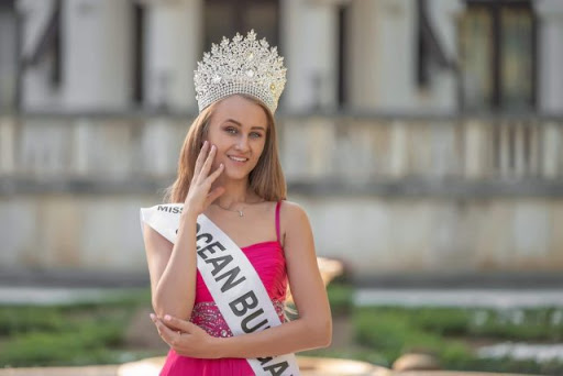 Гавра! Излъгаха жестоко миска с рокля за бала СНИМКИ