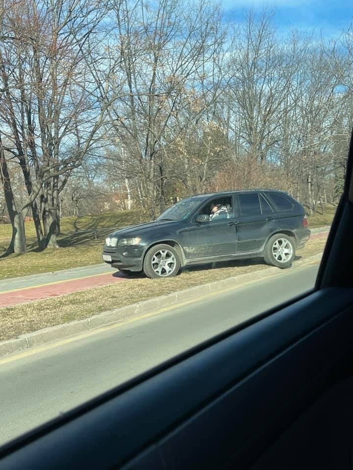 Люси Иларионов загуби управление върху колата си и стана мазало на пътя... СНИМКИ