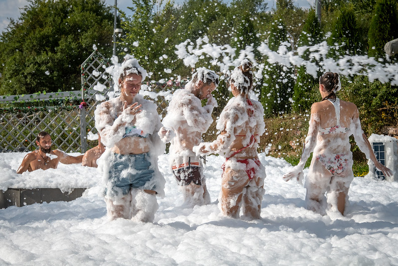 Голям кошмар за Линда от "Фермата", сряза си крака и се наложи да го... СНИМКИ