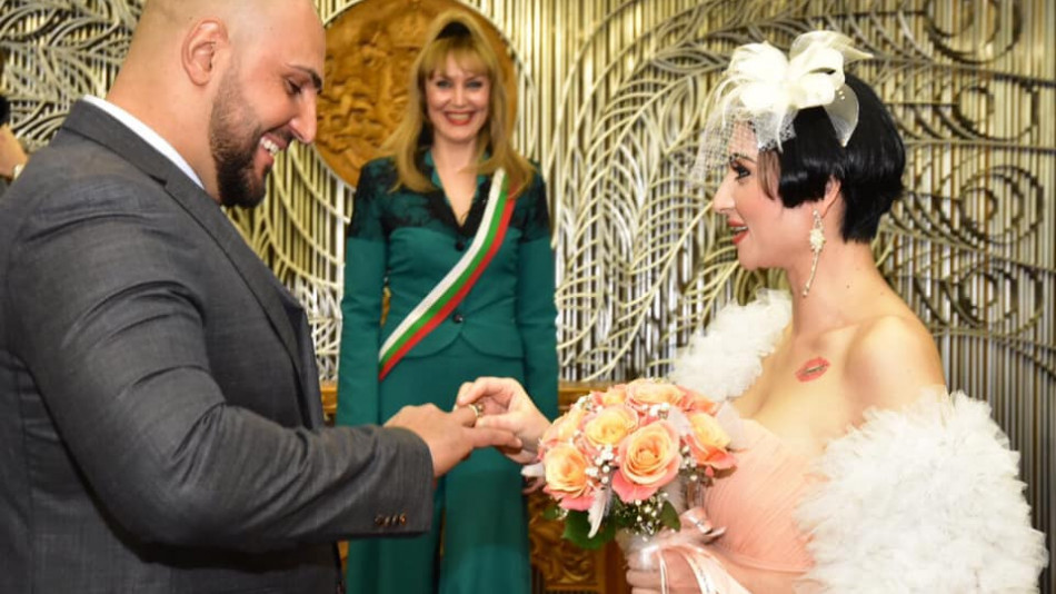 Първи снимки от тайната сватба на Софи Маринова и Гринго