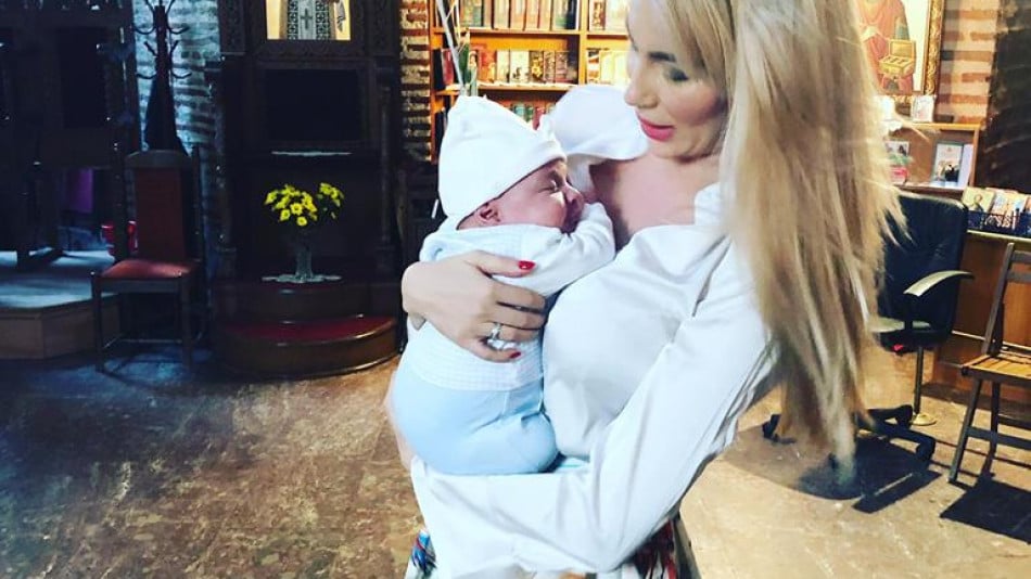 Антония Петрова-Батинкова показа бебето си за сефте (СНИМКИ)