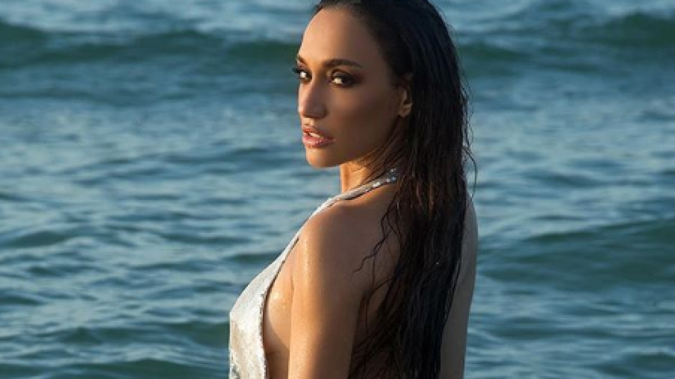 Мария Илиева изкушава с форми по плажовете на Маями! СНИМКИ 18+