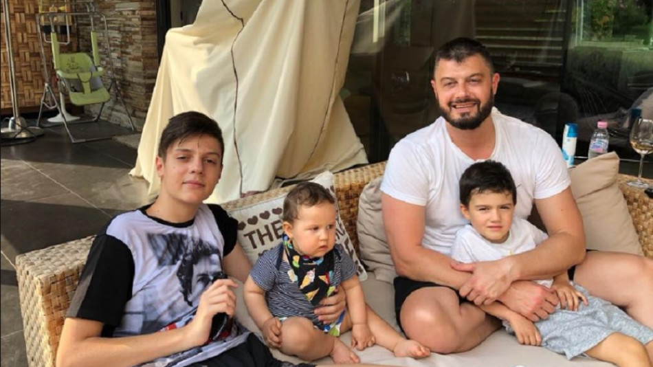 Децата на Николай Бареков тръгнаха на детска градина! СНИМКИ