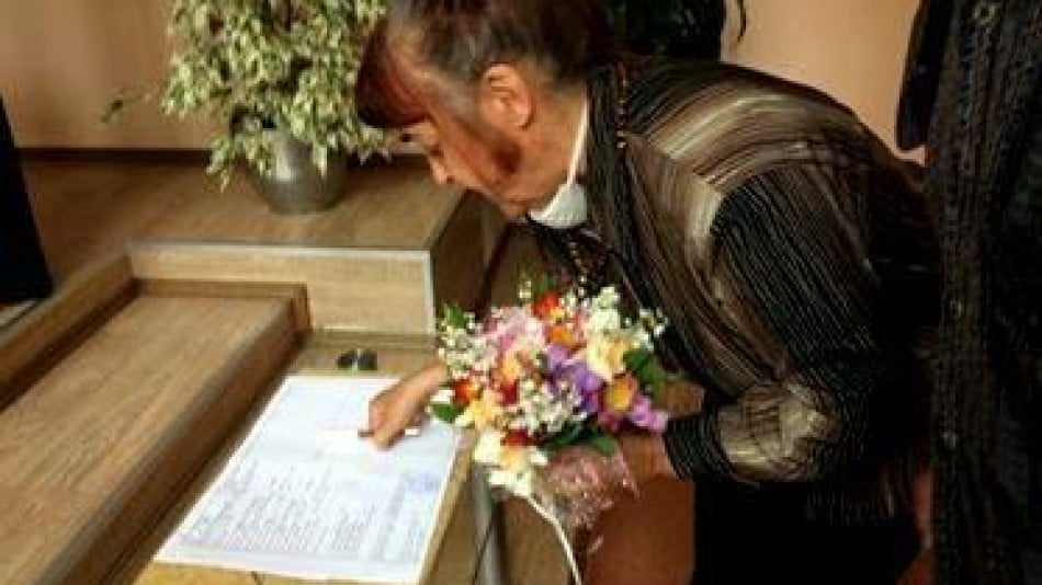 Авторката на Чело коте книжки се омъжи на 74 г. СНИМКИ
