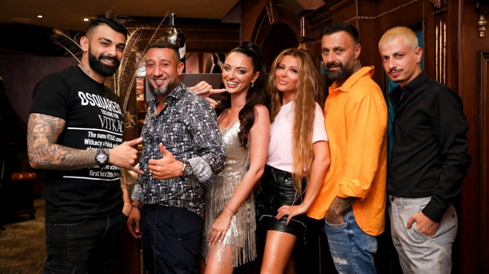 Бети Методиева празнува РД с DJ Дамян, Ваня, Илиян и Меди СНИМКИ